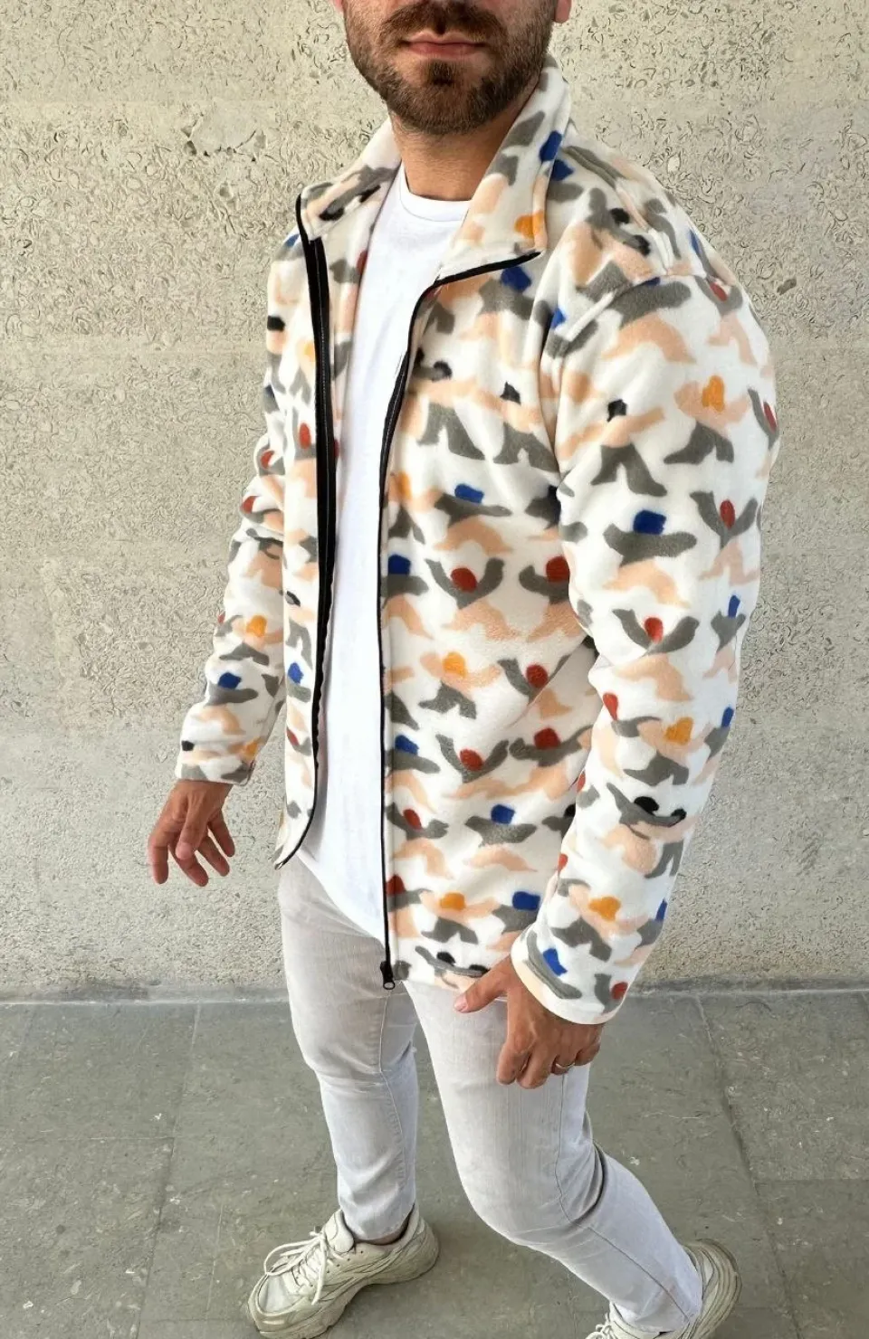 Erkek Tam Fermuarlı Desenli Polar Sweat – Siyah Multicolor Figür Desen Yakalı, Uzun Kollu, Oversize Rahat Kalıp- Beyaz