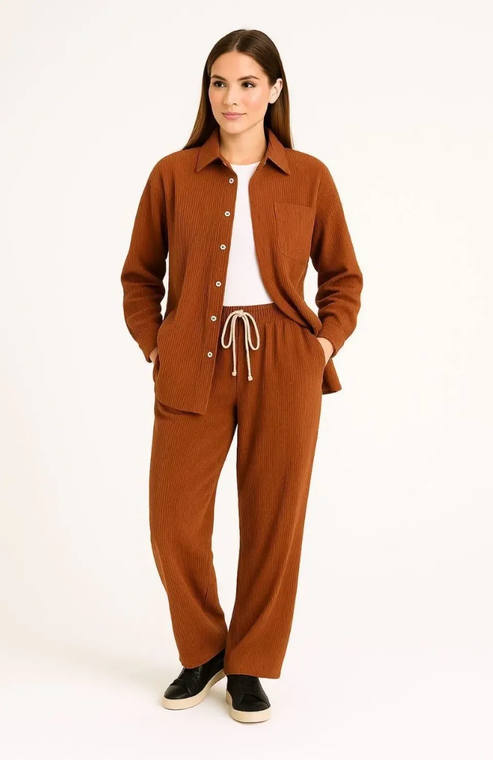 Kadın Kadife Oversize Takım – Gömlek ve Pantolon İkili Set Füme Corduroy Şıklığı, Rahat ve Zarif Duruş Yumuşak Dokulu Kadife Kumaş, Düğmeli Gömlek Üst ve Lastikli Pantolon Alt Parça ile Gün Boyu Konfor- Kiremit