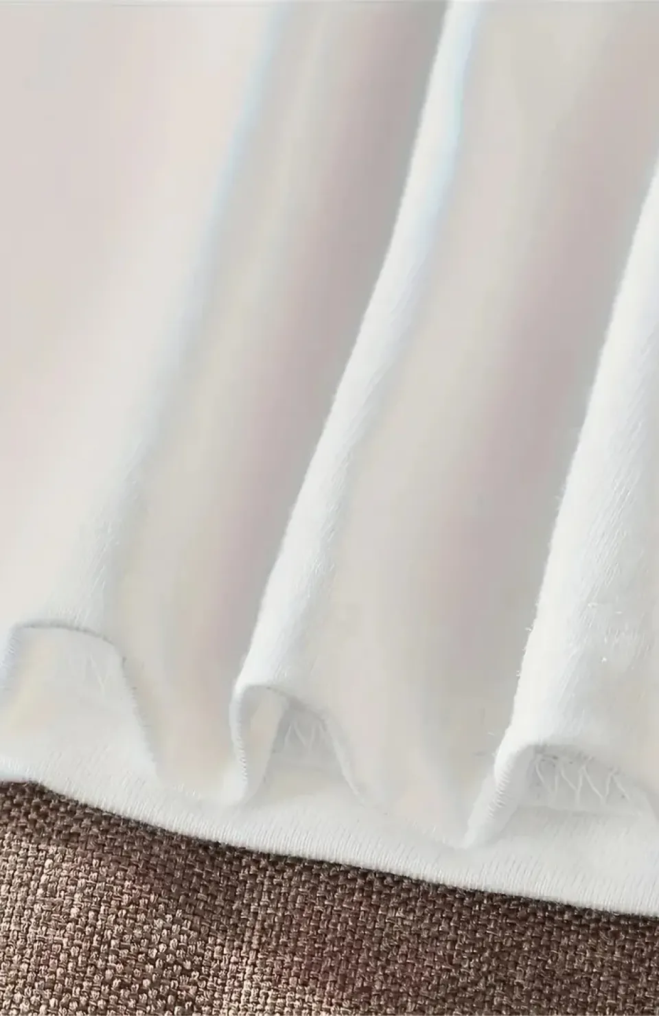 Kadınlar için Şık Siyah Kedi Grafik Tişört - Oversize Kısa Kollu Üst, Nefes Alabilir Polyester Karışımı, Makinede Yıkanabilir - Mükemmel Yaz Modası - Beyaz