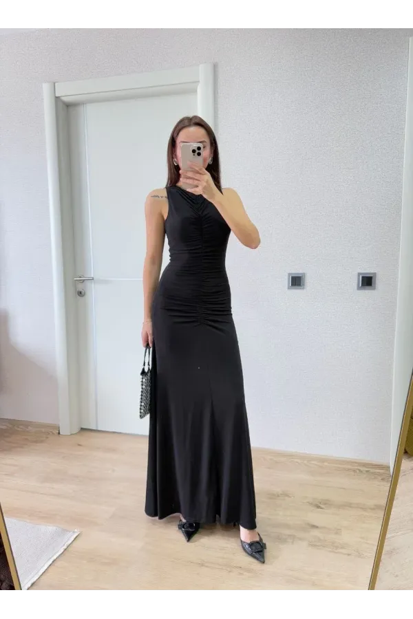 Bürümcük Kumaşlı İçi Astarlı Üzgülü Kolsuz Büzgülü Uzun Elbise - Siyah