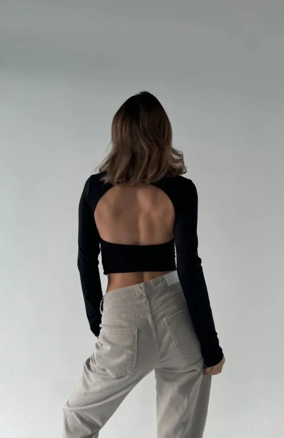 Sırt Dekoltelı Uzun Kollu Crop - Siyah