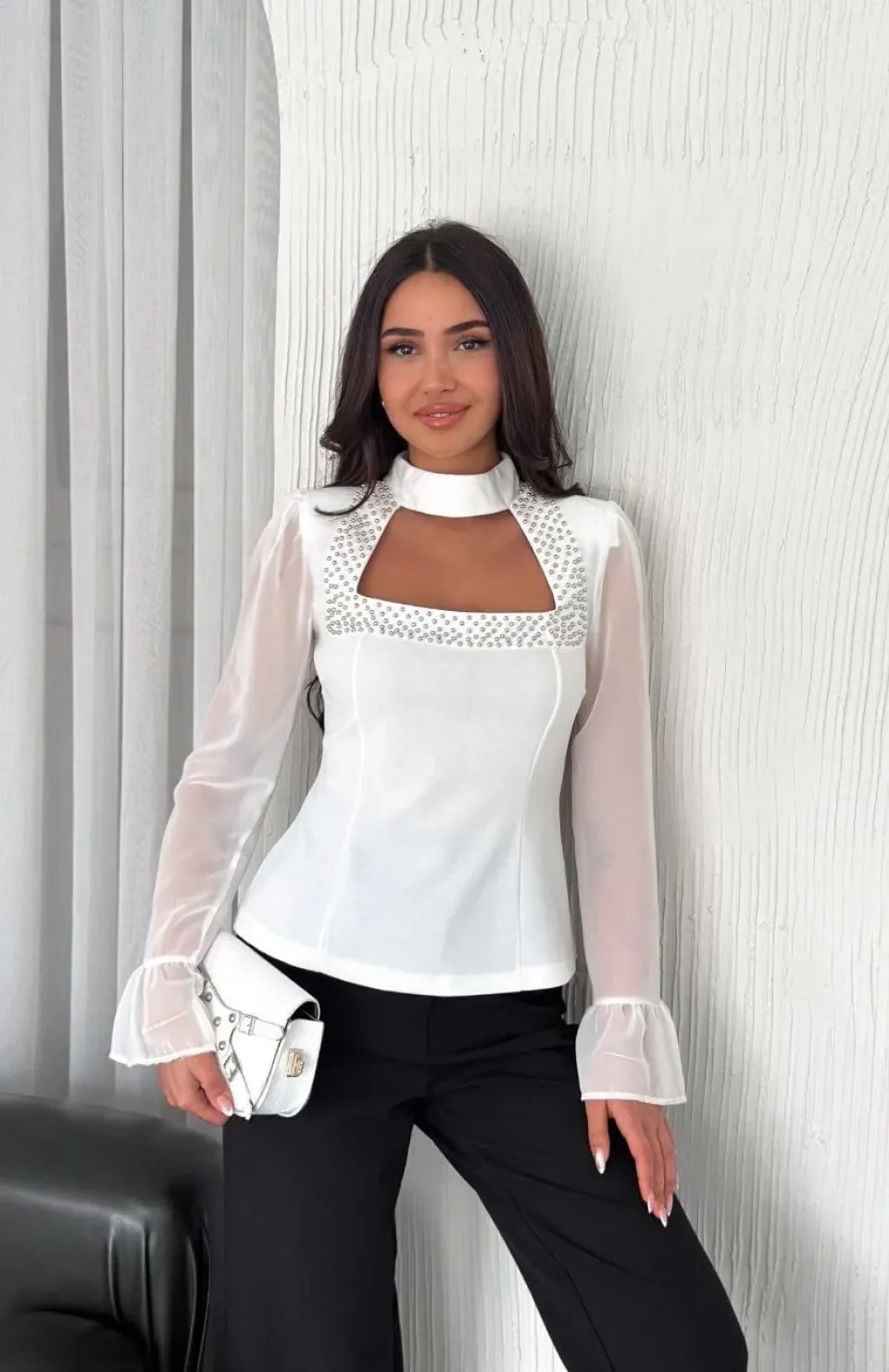 Penye Uzun Kollu Kadın Kolları Şifon Göğüste İnci Boncuk detaylı Bluz - Beyaz