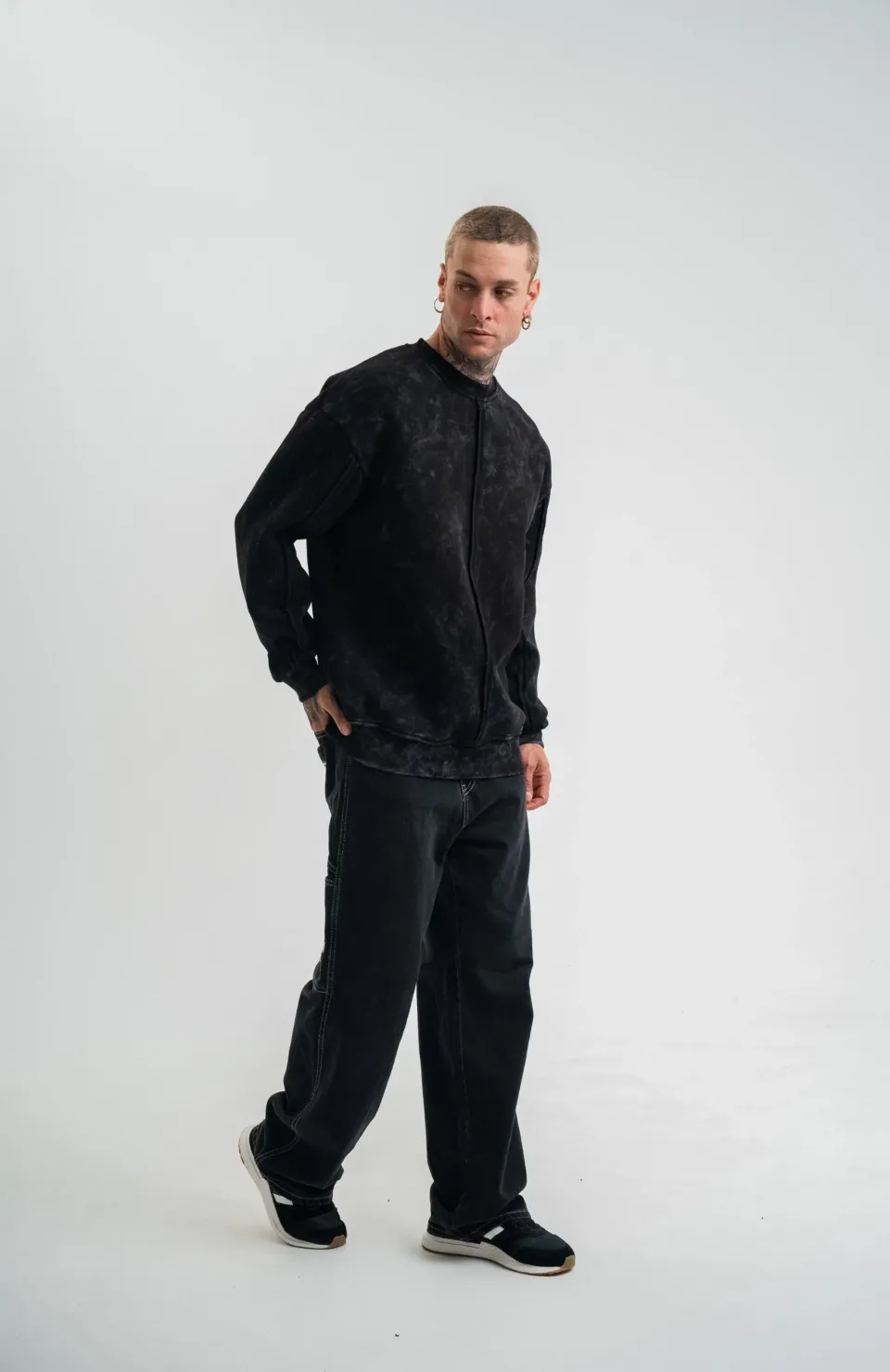 Unisex Bisiklet Yaka Özel Pis Dikişli Yıkamalı SweatShirt - Siyah