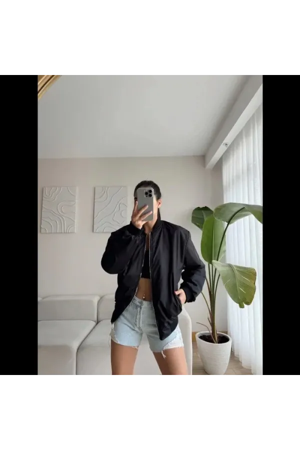 Kadın Siyah Bomber Mont – Oversize Rahat Kalıp, Fermuarlı Cepli, Günlük Kombinlere Uygun Hafif Kapitone Mont- Siyah