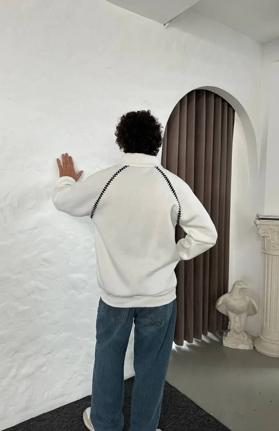 Erkek Oversize Dik Yaka Fermuarlı Sweatshirt - Zincir Nakışli Kanguru Cepli - Beyaz