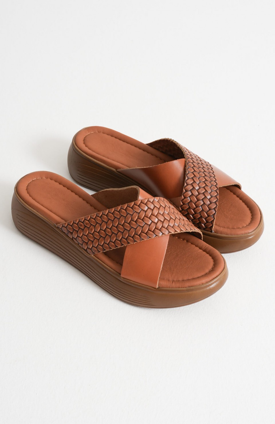 Taba Örgü Desenli Hakiki Deri Terlik TR31MY53L Somersan Giyim | Kadın, Erkek ve Çocuk Moda