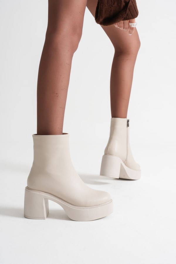 Kadın Bej Topuklu Bot TR08MK13B