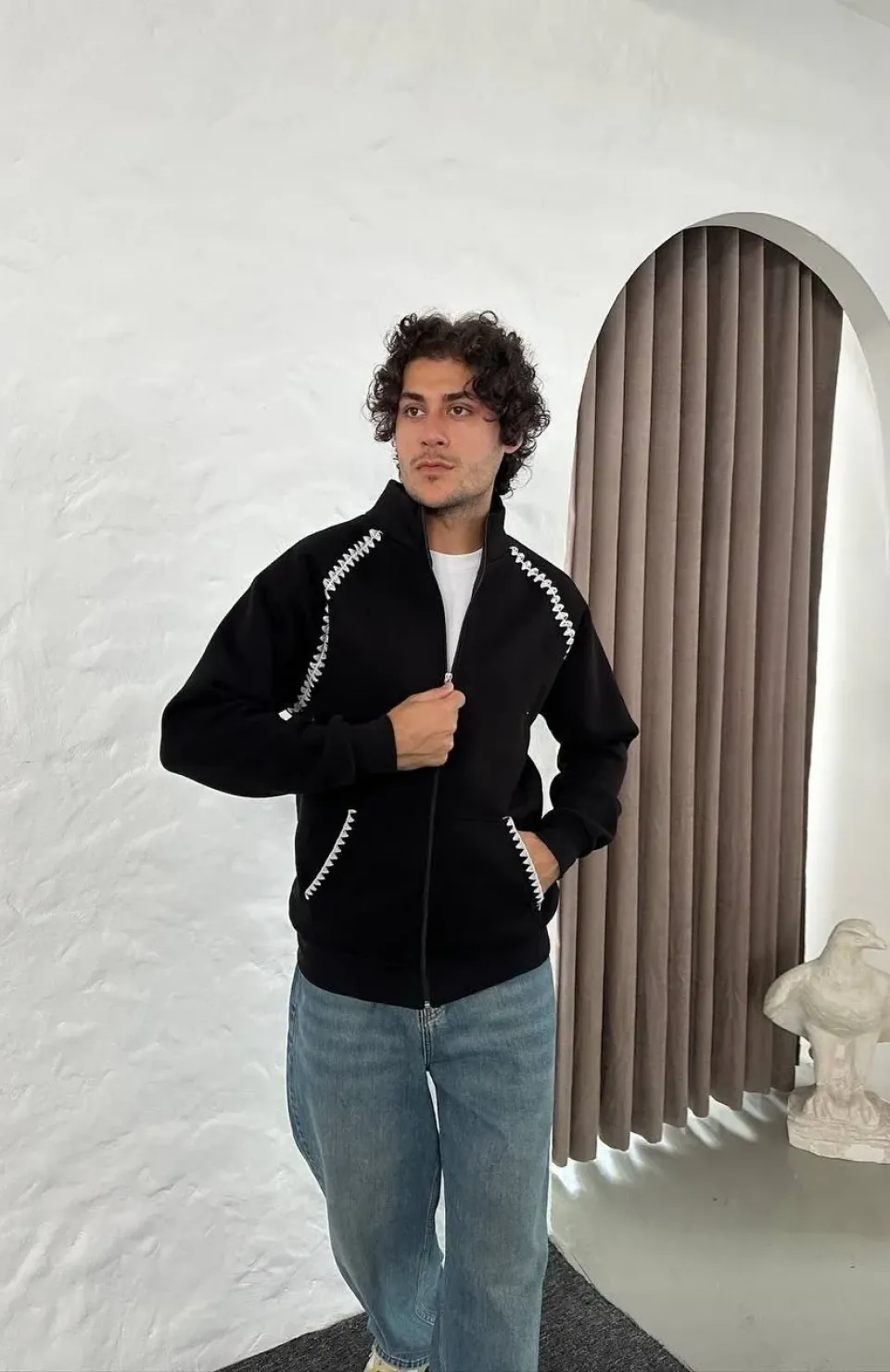 Erkek Oversize Dik Yaka Fermuarlı Sweatshirt - Zincir Nakışli Kanguru Cepli - Siyah