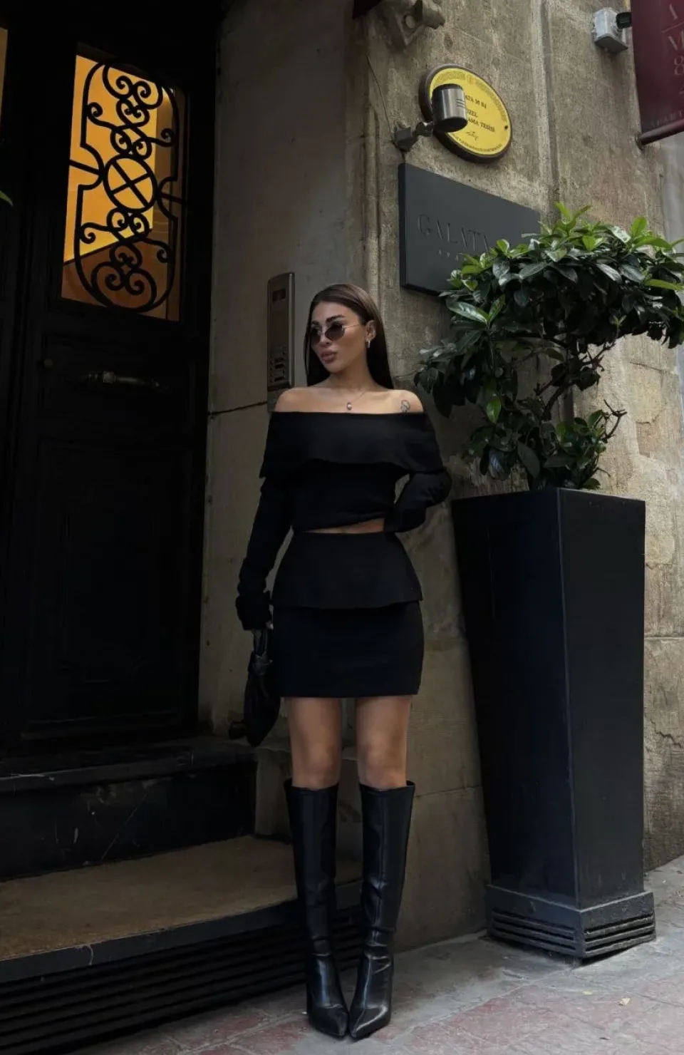 Straplez , Madonna , Carmen Yaka Croplu Mini Etekli ikili Takım Triko - Siyah