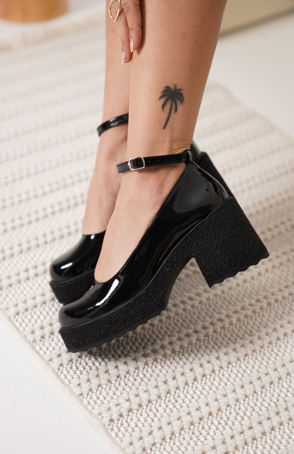 Kadın Siyah Rugan Bilekten Baretli Günlük Ayakkabı TR06MS01A Somersan Giyim | Kadın, Erkek ve Çocuk Moda