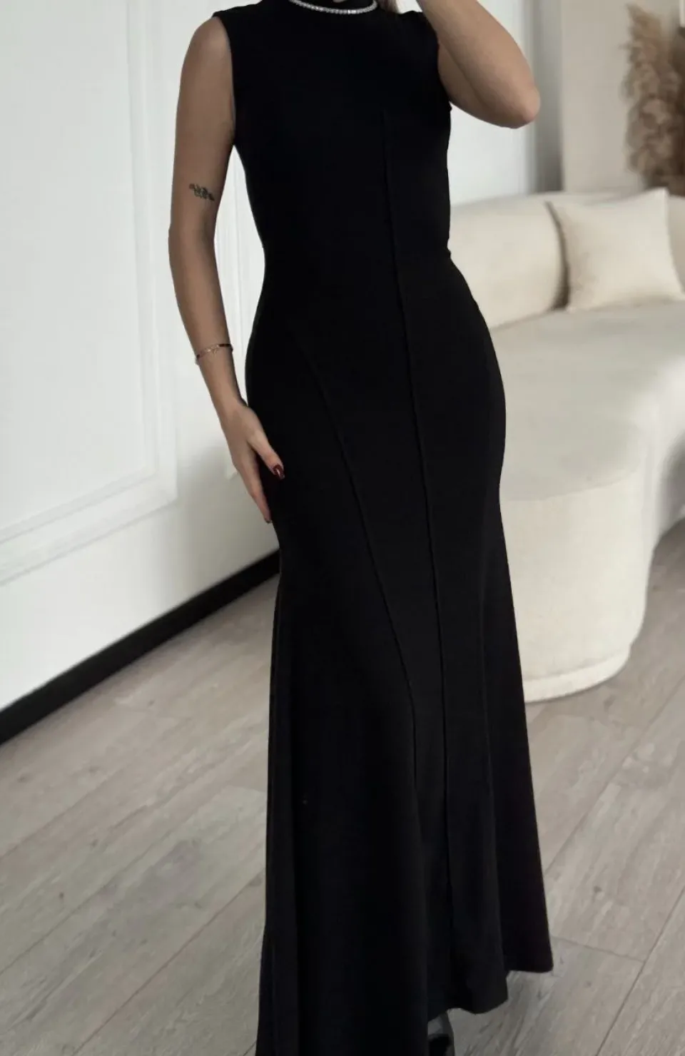 Kolsuz Yarım Bogazlı Uzun Elbise- Siyah