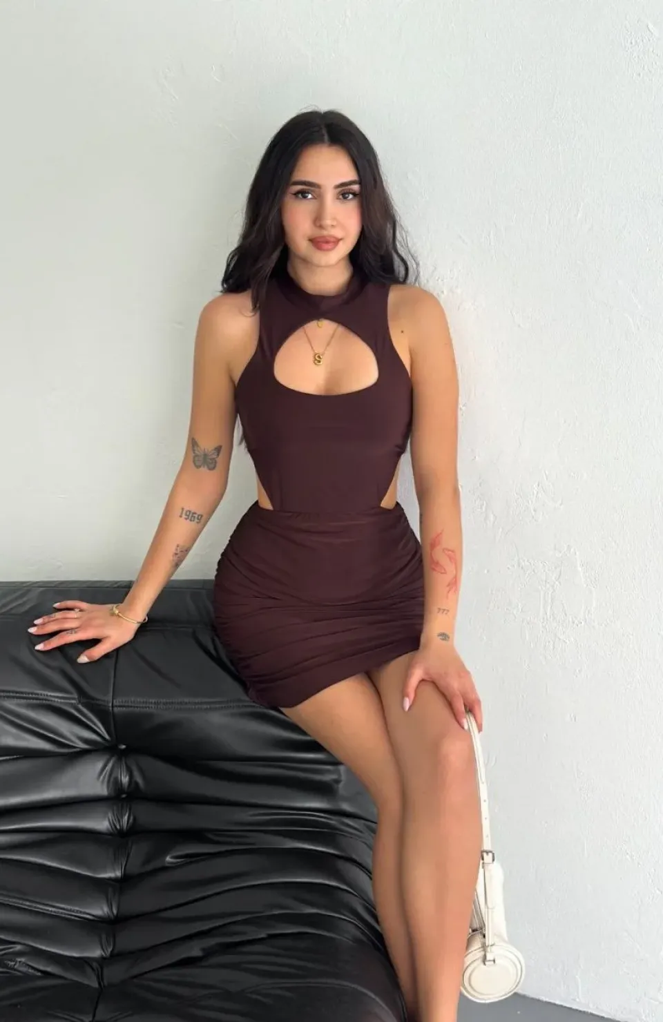 Göğüs ve Yanlar dekolteli Kolsuz Boy Elbise - Kahverengi