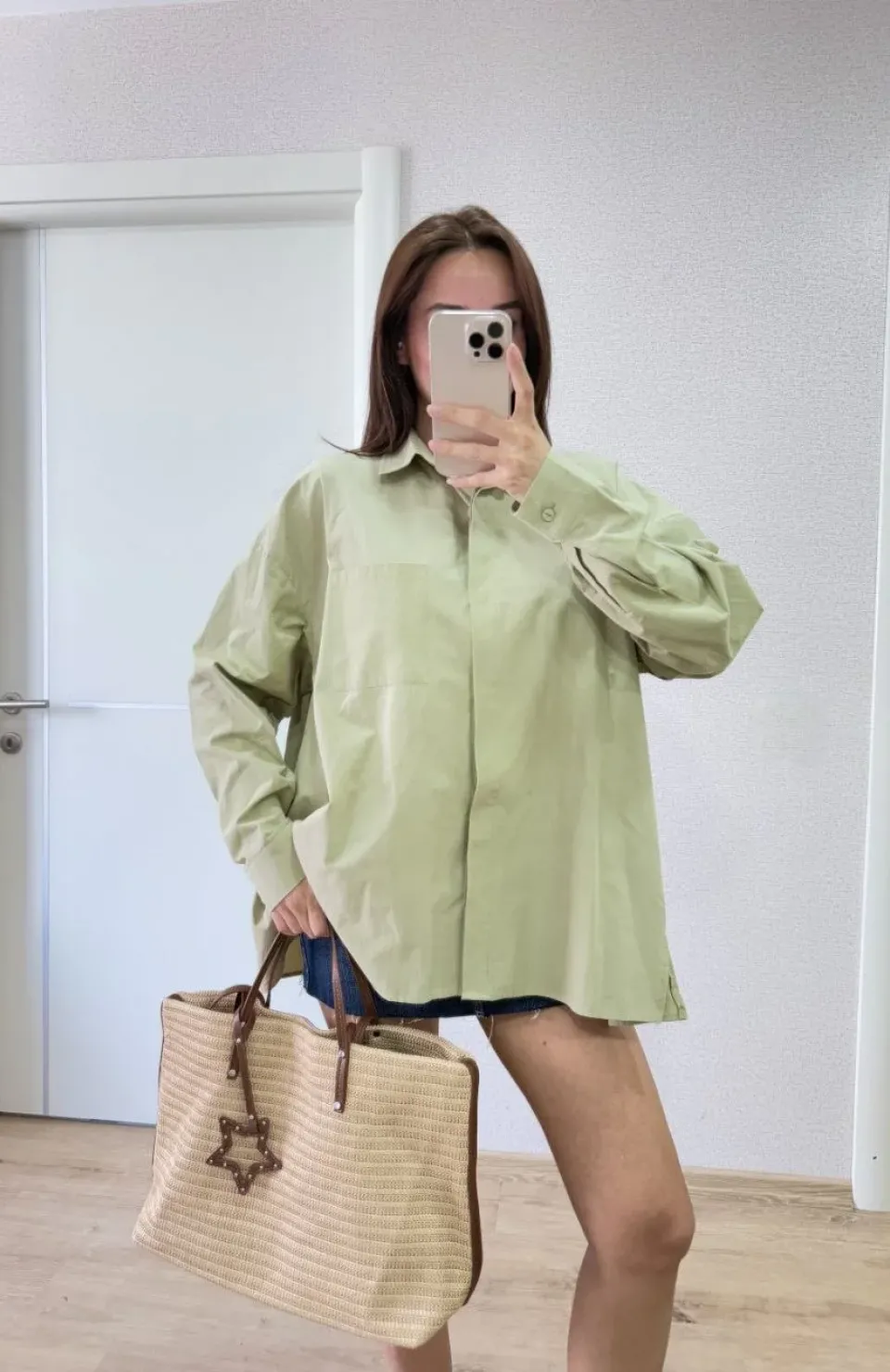 Poplin Kadın Yakalı Yandan Yırtmaçlı Arka Pens Detaylı Gömlek - Yeşil