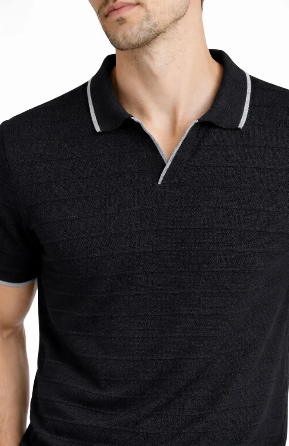 Erkek Triko Kumaş Yakalı Düğmesiz Açık Yaka Fitilli Kısa Kollu Regular Fit Tişört T-shirt - Siyah Somersan Giyim | Kadın, Erkek ve Çocuk Moda