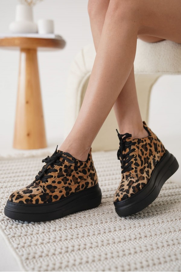Kadın Gizli Topuk Siyah Taban Leopar Spor Ayakkabı TR10MS01K
