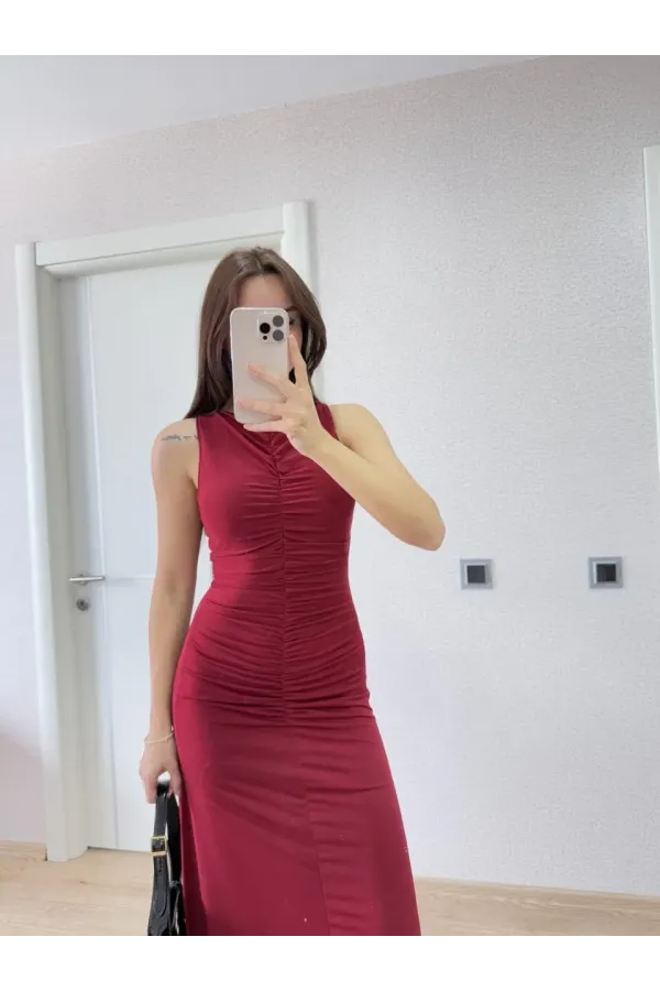 Bürümcük Kumaşlı İçi Astarlı Üzgülü Kolsuz Büzgülü Uzun Elbise - Kırmızı