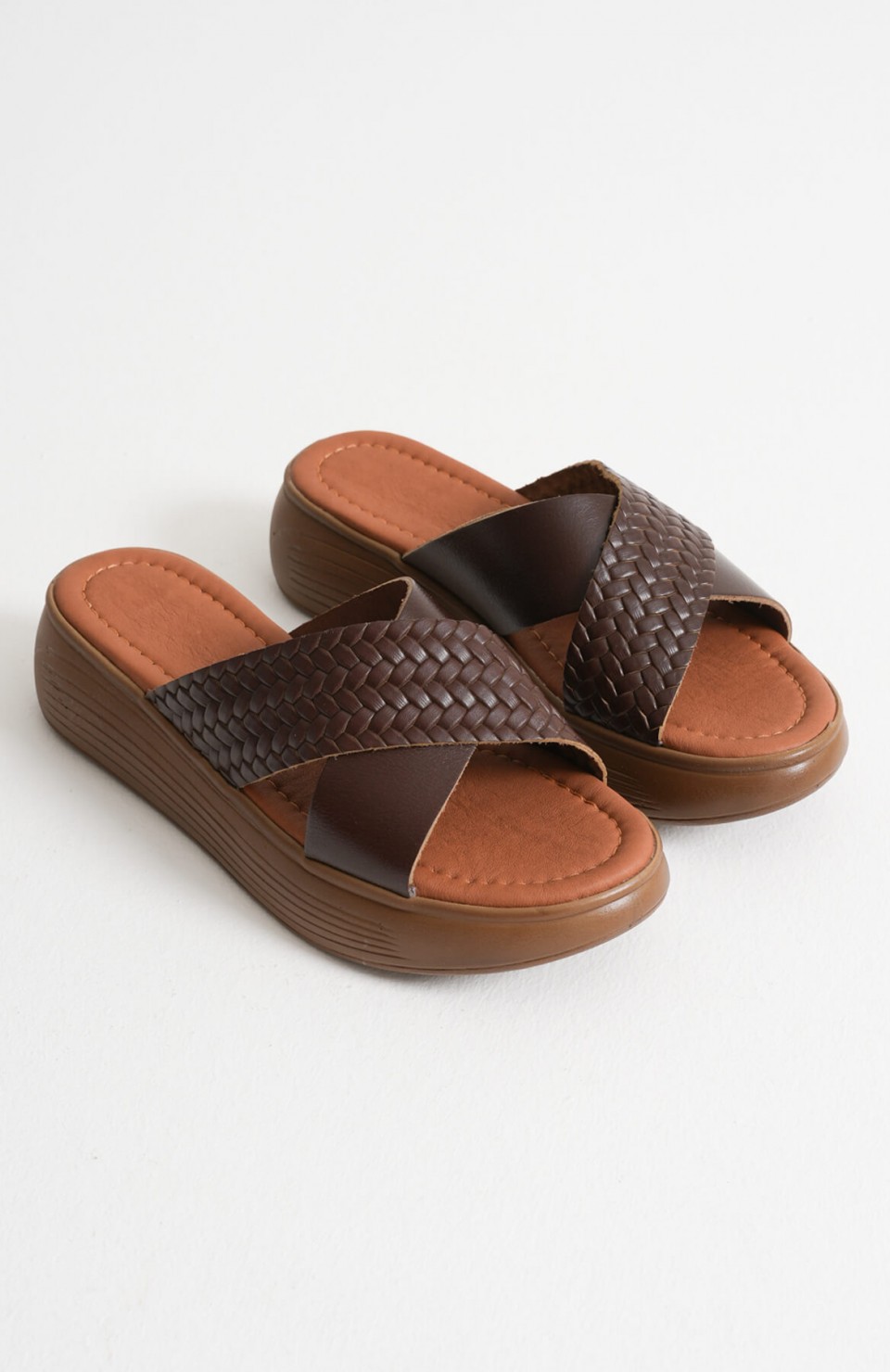 Acı Kahve Örgü Desenli Hakiki Deri Terlik TR31MY53K Somersan Giyim | Kadın, Erkek ve Çocuk Moda