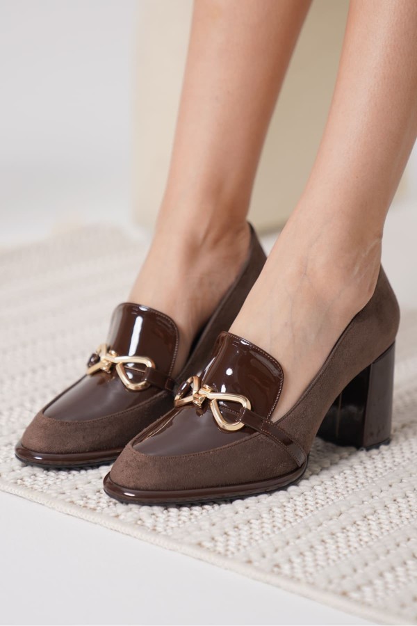 Acı Kahve Rugan Süet Detaylı Kadın Topuklu Ayakkabı TR18MS10E