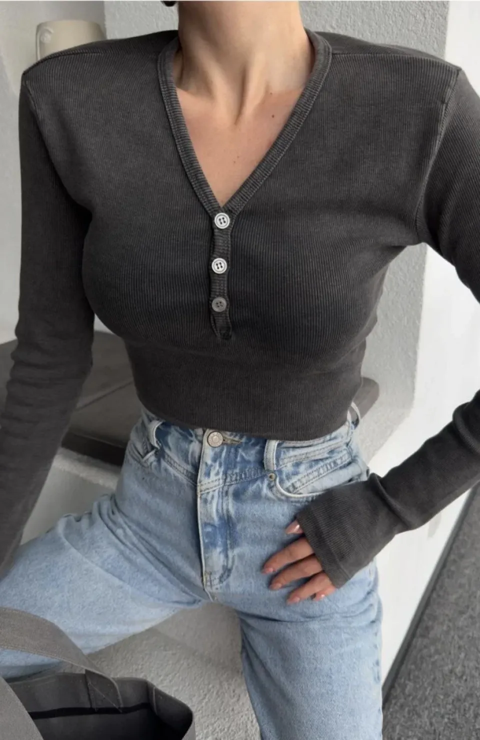 Düğme Detaylı Yıkamalı Crop