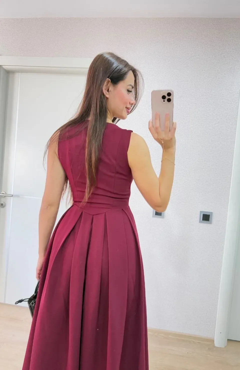 V yaka Krep Arka Ön Pens Detaylı Uzun Kolsuz Elbise - Bordo