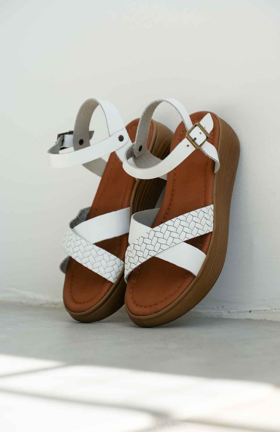 Beyaz Hakiki Deri Sandalet TR31MY58H Somersan Giyim | Kadın, Erkek ve Çocuk Moda