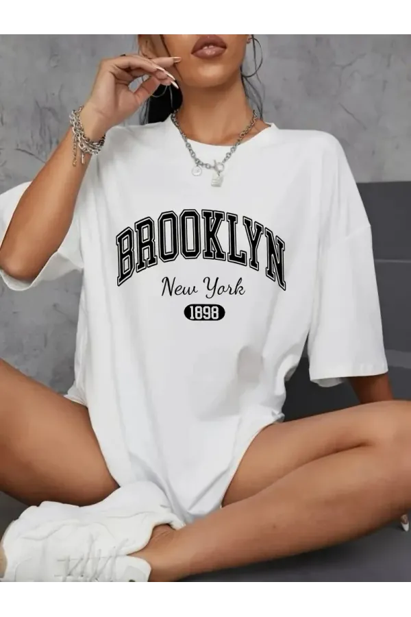 Brooklyn Harf Baskılı Düşük Omuzlu T-shirt, Rahat Kısa Kollu Bol T-shirt, Kadın Giyim - Beyaz