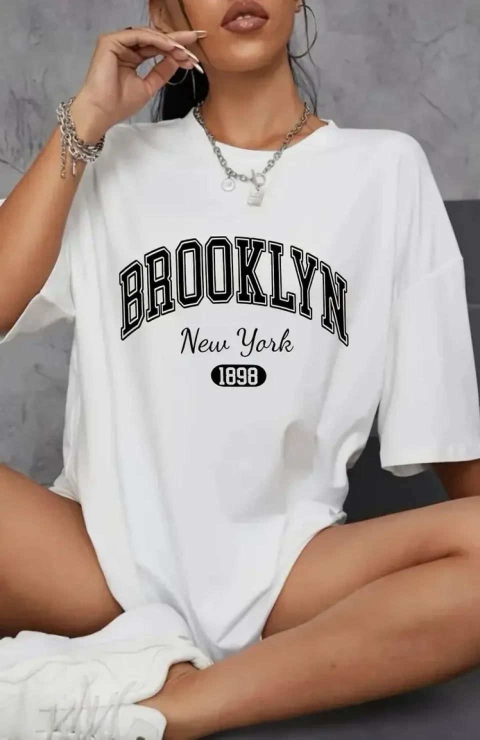 Brooklyn Harf Baskılı Düşük Omuzlu T-shirt, Rahat Kısa Kollu Bol T-shirt, Kadın Giyim - Beyaz