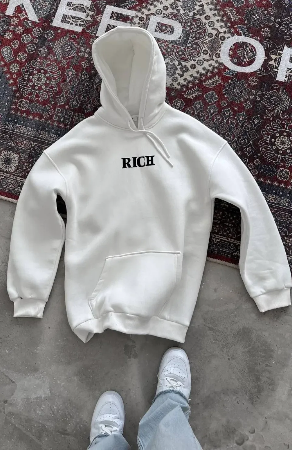 Uzun Kol Kapüşonlu Göğüs Baskılı SweatShirt - Beyaz