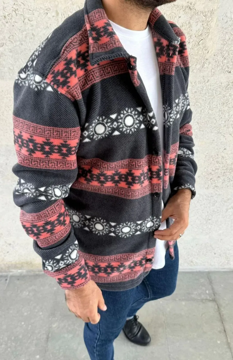 Erkek Desenli Polar Gömlek – Etnik Şerit Desen Yakalı, Uzun Kollu, Düğmeli, Oversize Rahat Kalıp - Füme