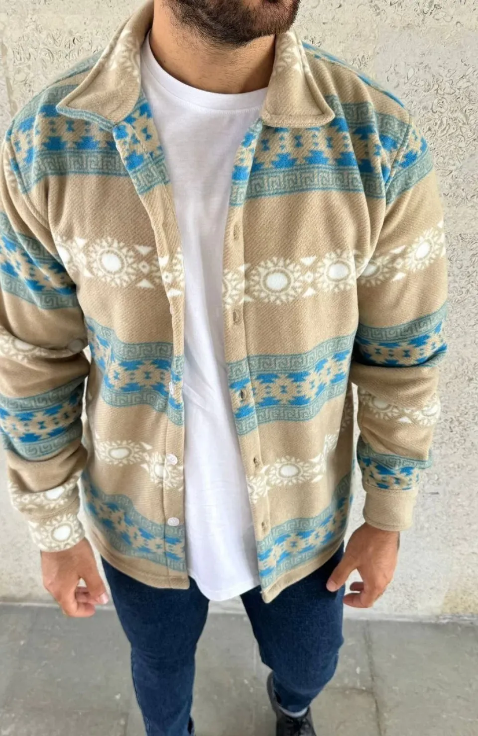 Erkek Desenli Polar Gömlek – Etnik Şerit Desen Yakalı, Uzun Kollu, Düğmeli, Oversize Rahat Kalıp - Sarı