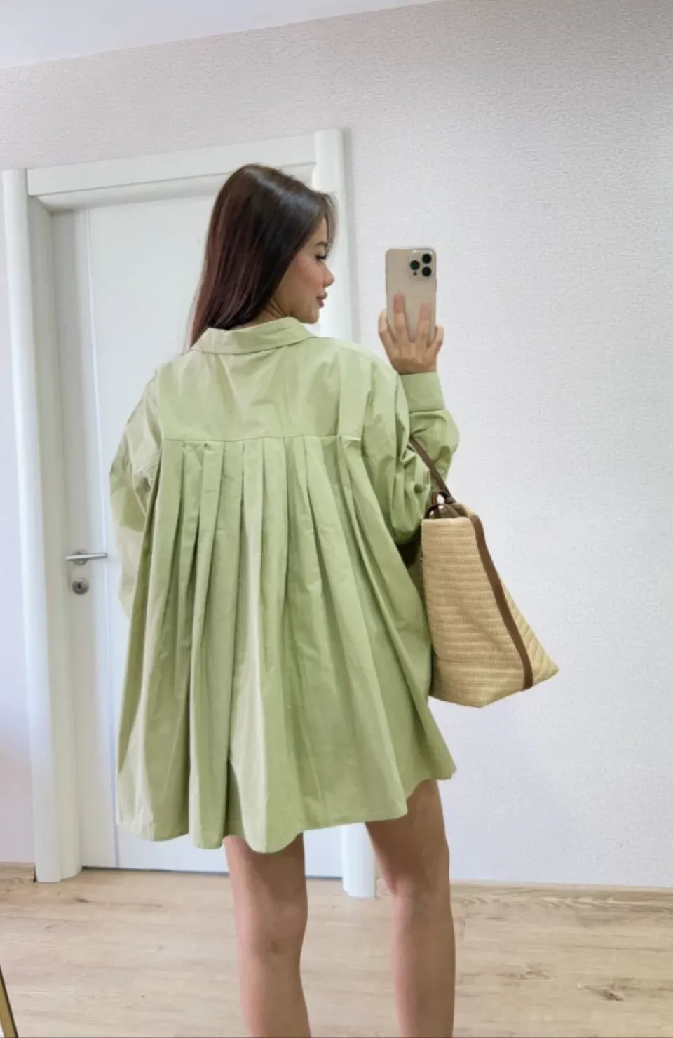 Poplin Kadın Yakalı Yandan Yırtmaçlı Arka Pens Detaylı Gömlek - Yeşil