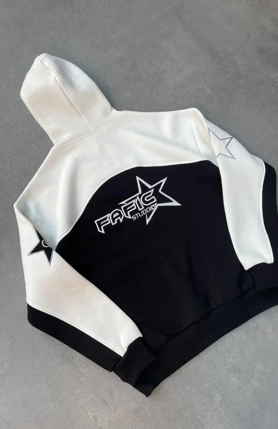 Parçalı Nakış İşlemelı Kapüşonlu SweatShirt - Beyaz