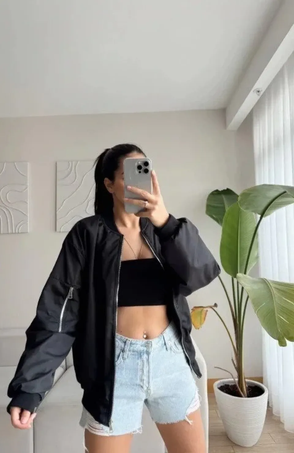 Kadın Siyah Bomber Mont – Oversize Rahat Kalıp, Fermuarlı Cepli, Günlük Kombinlere Uygun Hafif Kapitone Mont- Siyah