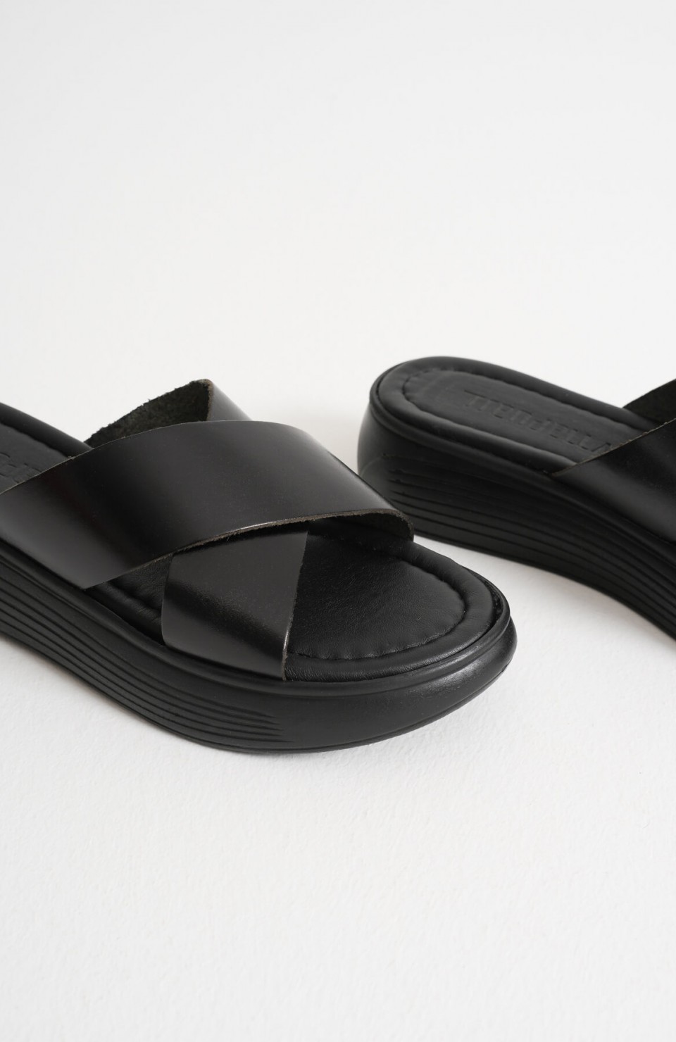 Siyah Hakiki Deri Terlik TR31MY53A Somersan Giyim | Kadın, Erkek ve Çocuk Moda