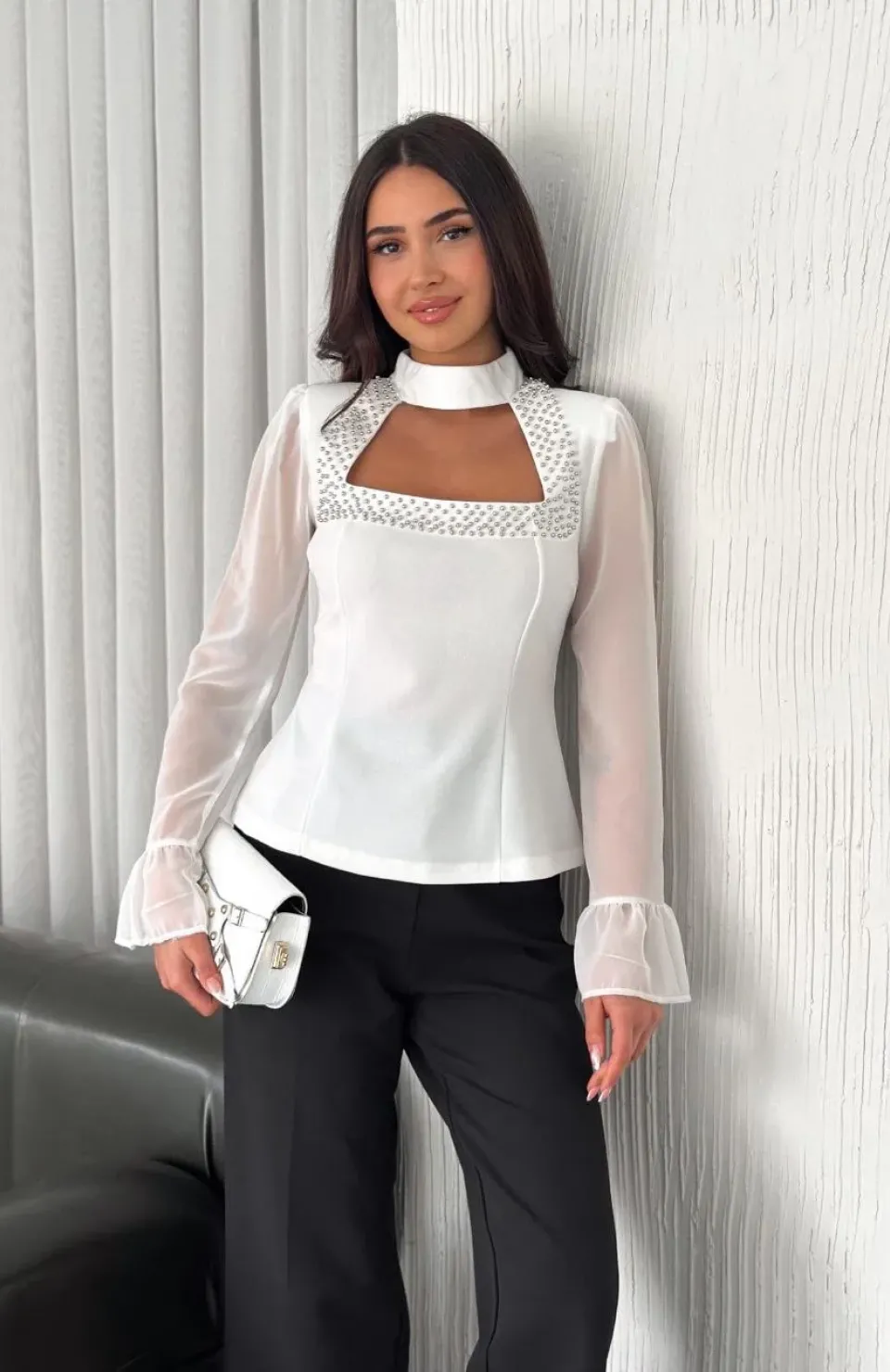 Penye Uzun Kollu Kadın Kolları Şifon Göğüste İnci Boncuk detaylı Bluz - Beyaz