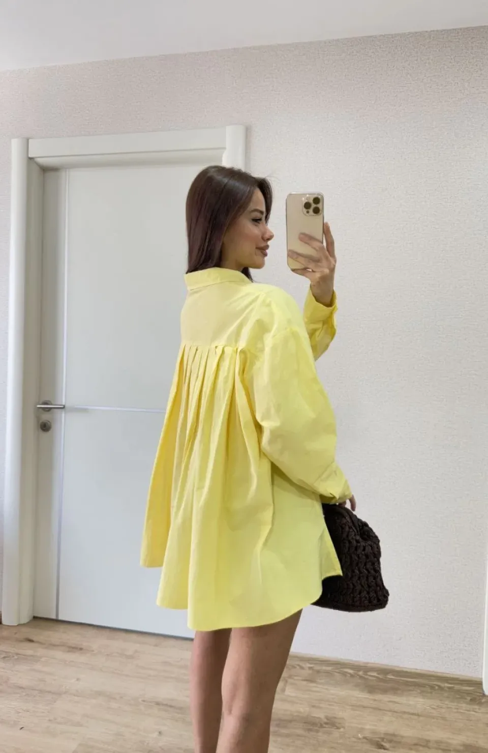 Poplin Kadın Yakalı Yandan Yırtmaçlı Arka Pens Detaylı Gömlek - Sarı