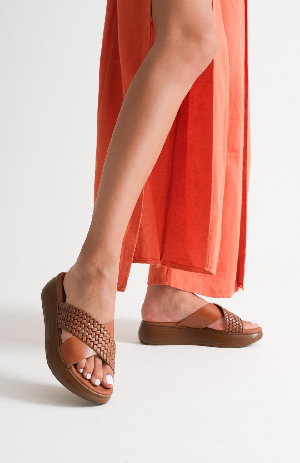 Taba Örgü Desenli Hakiki Deri Terlik TR31MY53L Somersan Giyim | Kadın, Erkek ve Çocuk Moda