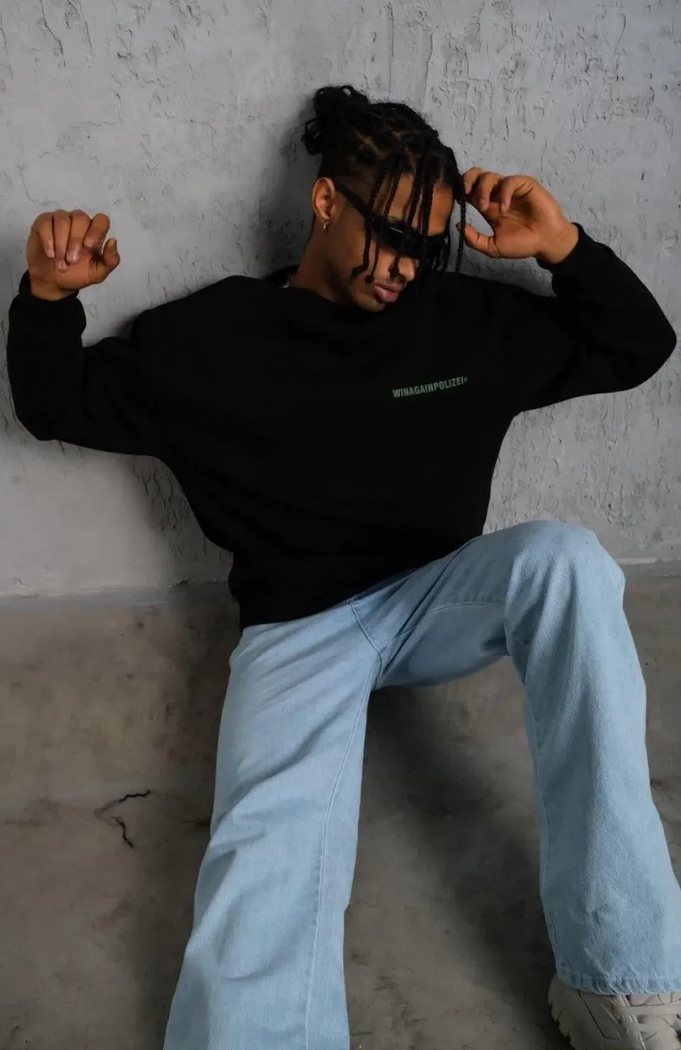 Erkek Oversize Sweatshirt – Siyah Renk | Ön ve Sırt Baskılı, Üç İplik İçi Pamuklu Kumaş, Rahat Kalıp, Ribanalı Kışlık Sweat | Winagain Polizei Serisi - Siyah