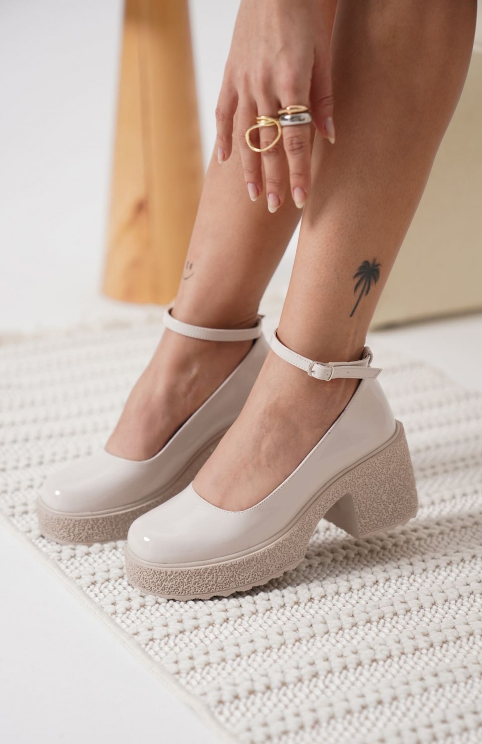 Kadın Bej Rugan Bilekten Baretli Günlük Ayakkabı TR06MS01B Somersan Giyim | Kadın, Erkek ve Çocuk Moda