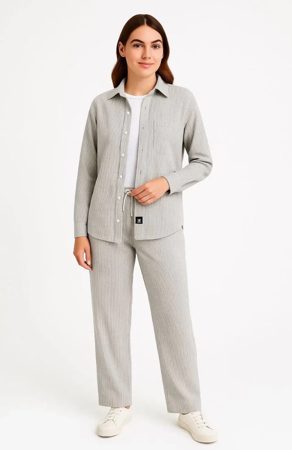 Kadın Kadife Oversize Takım – Gömlek ve Pantolon İkili Set Füme Corduroy Şıklığı, Rahat ve Zarif Duruş Yumuşak Dokulu Kadife Kumaş, Düğmeli Gömlek Üst ve Lastikli Pantolon Alt Parça ile Gün Boyu Konfor- Gri