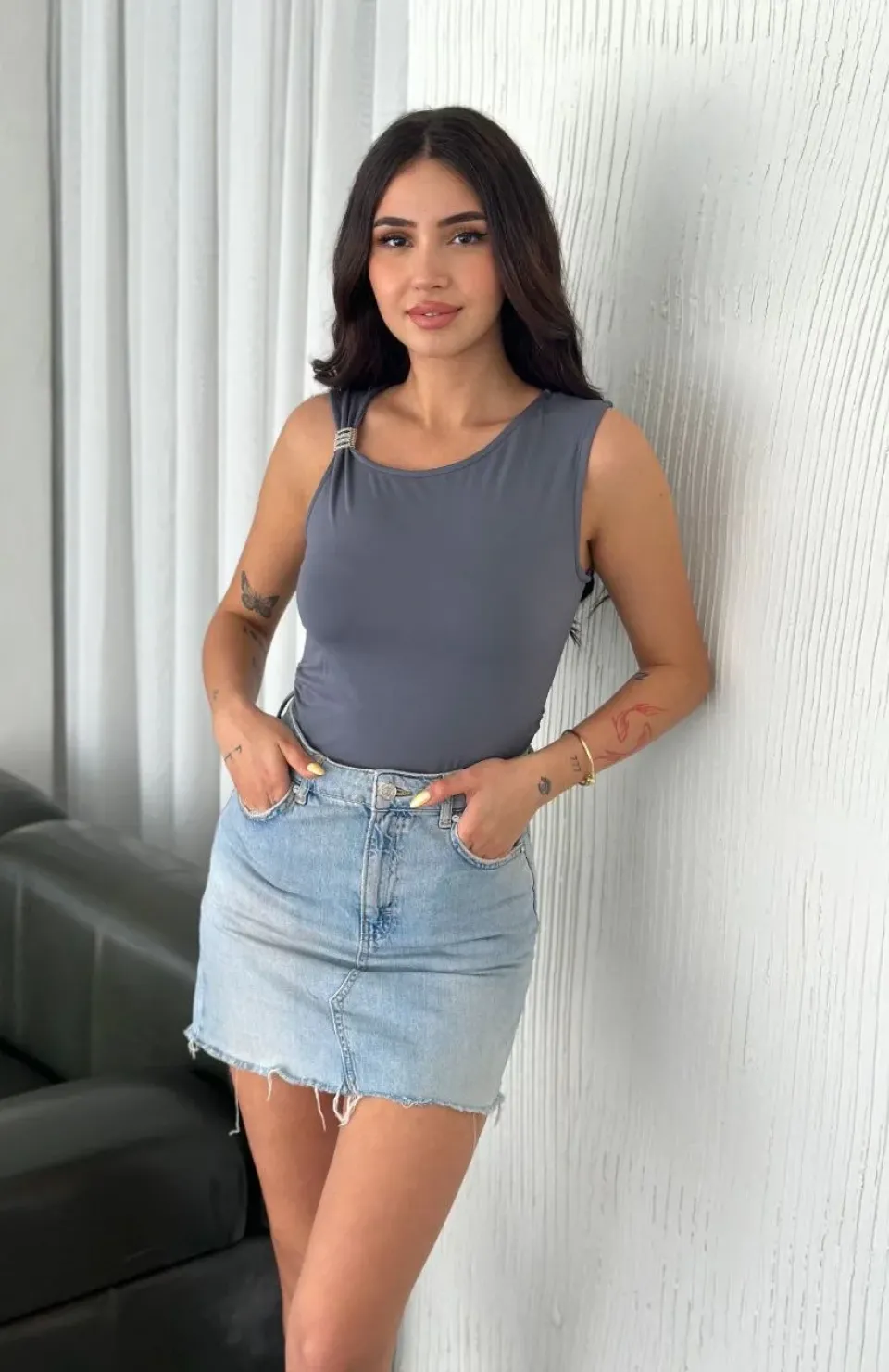 Osy Modal Yumuşak Dokulu Kumaş Bisiklet Yaka Kadın Sıfır Kol Bluz Omuz Toka Aksesuar Detaylı - Antrasit