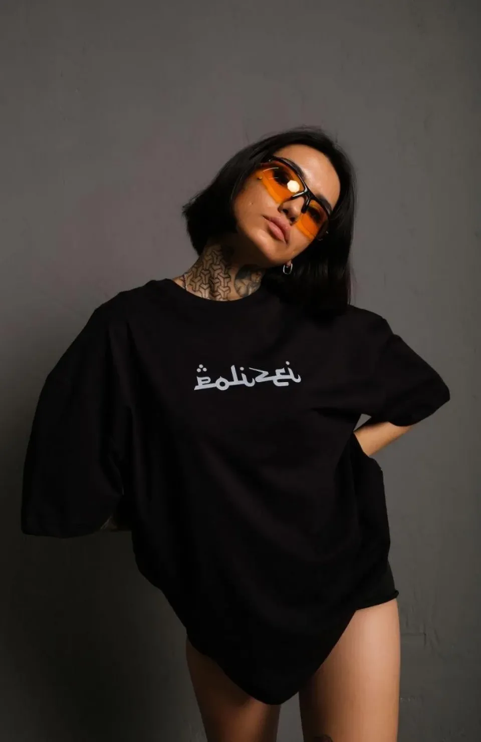 Kadın Bisiklet Yakalı Sırt Baskılı Oversize T-Shirt - Siyah