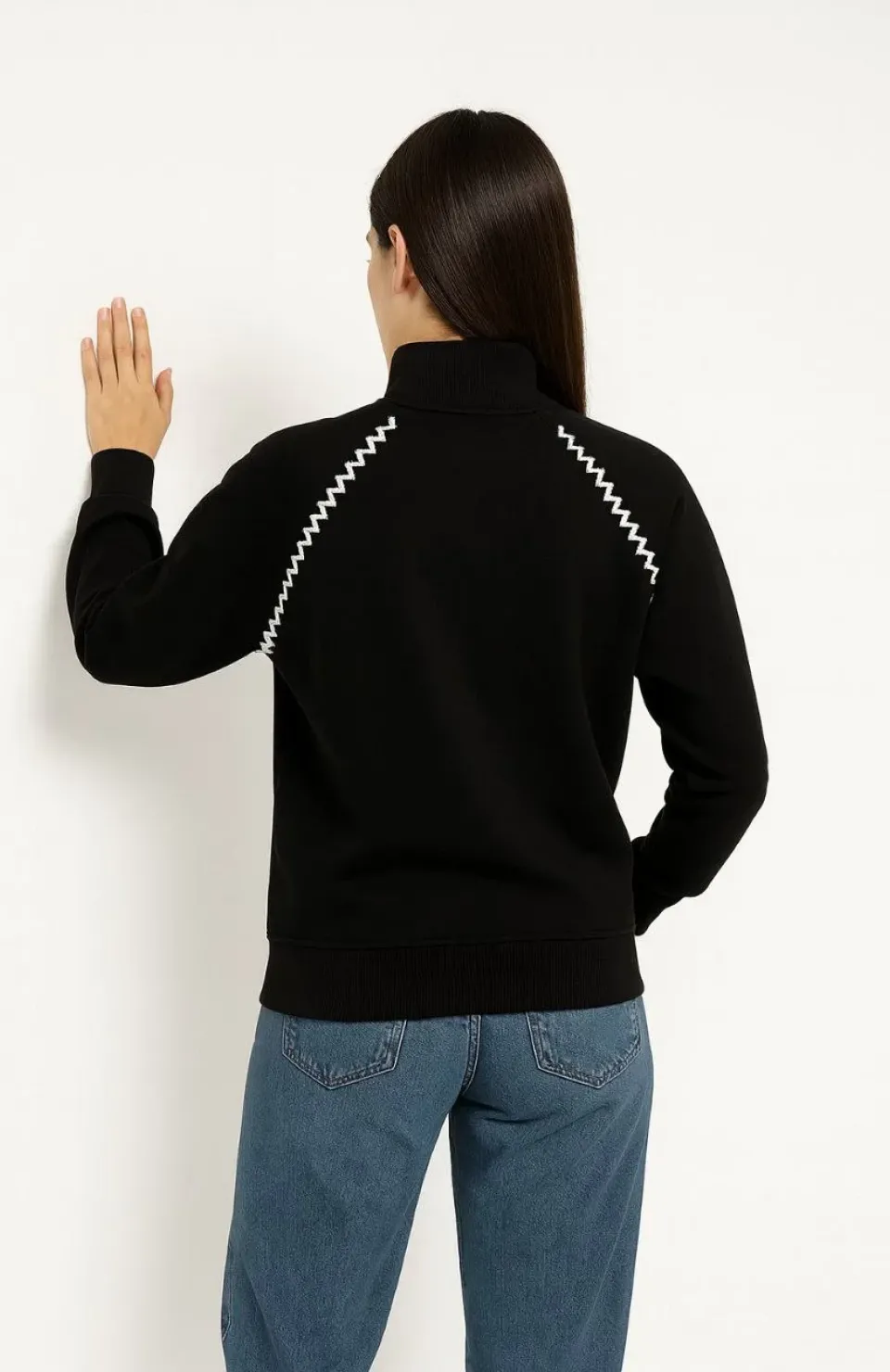 Kadın Oversize Dik Yaka Fermuarlı Sweatshirt - Zincir Nakışli Kanguru Cepli, - Siyah