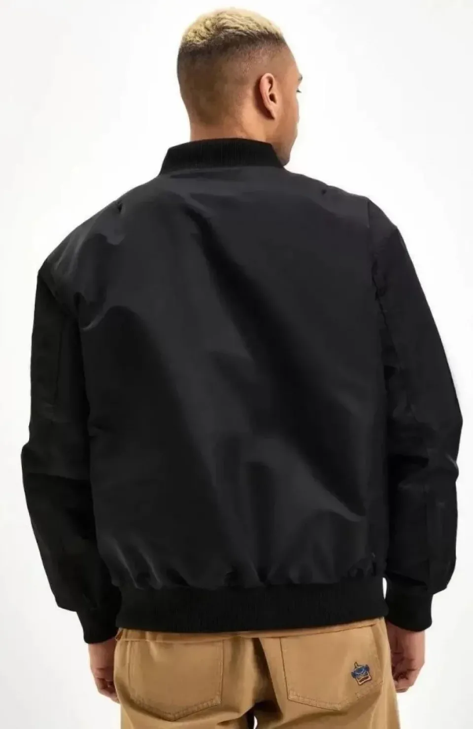 Erkek Siyah Bomber Mont – Fergolli Logo Baskılı, Fermuarlı Cepli, Kapitone Astarlı Şık ve Rahat Günlük Ceket - Siyah