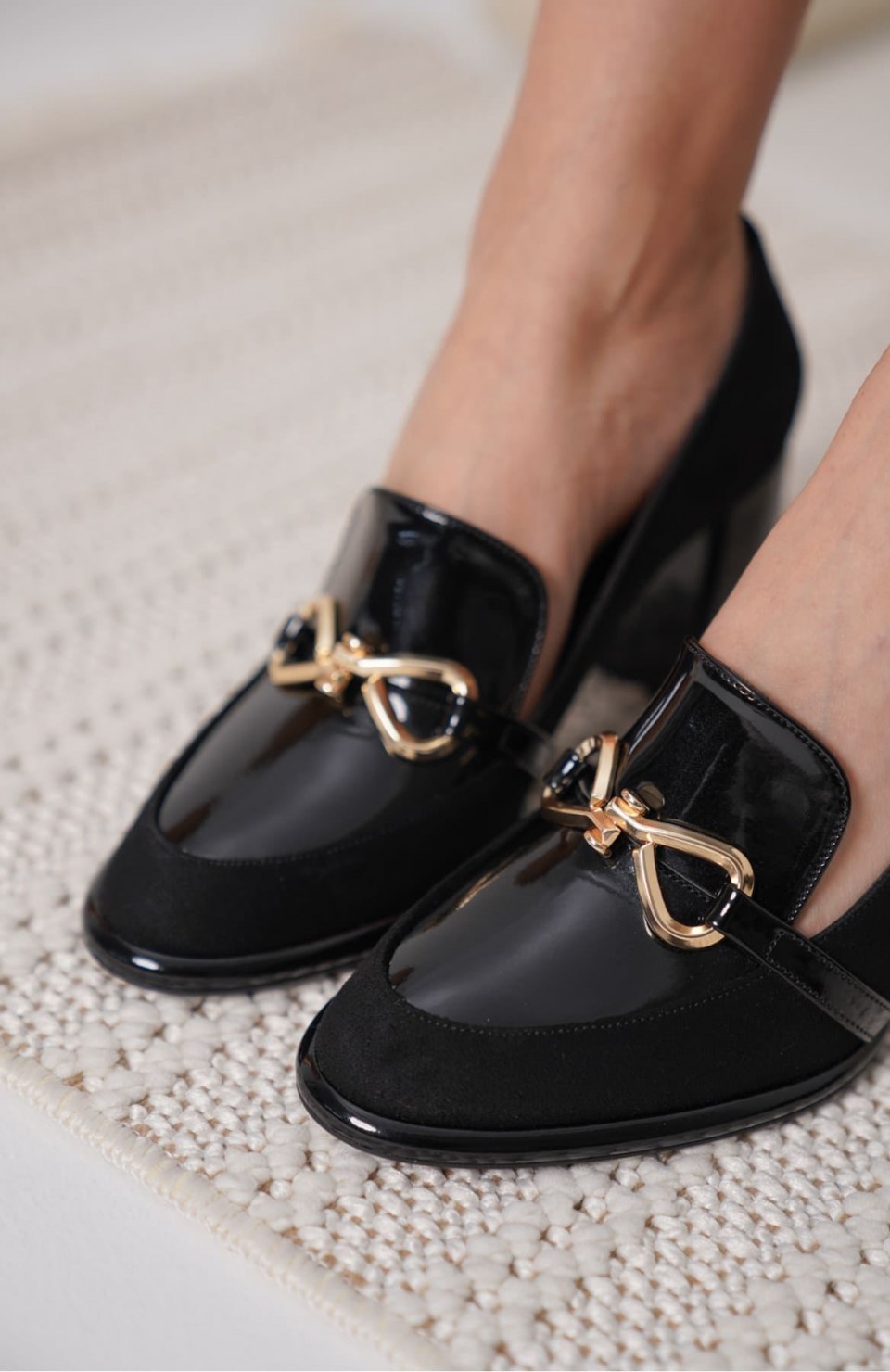 Siyah Rugan Süet Detaylı Kadın Topuklu Ayakkabı TR18MS10C Somersan Giyim | Kadın, Erkek ve Çocuk Moda