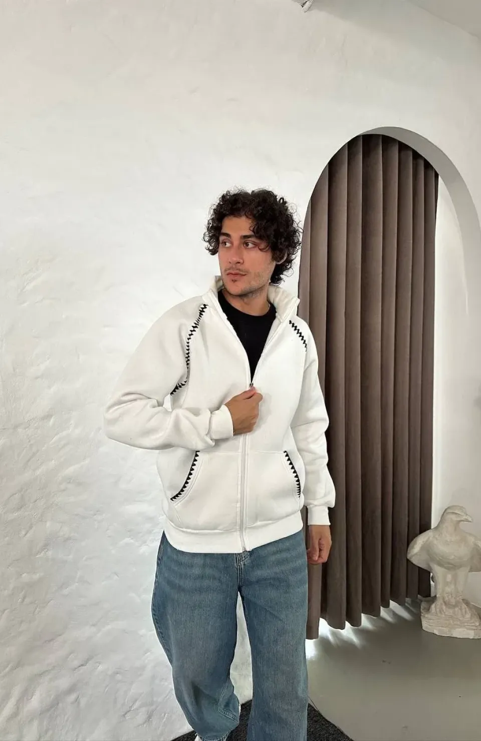 Erkek Oversize Dik Yaka Fermuarlı Sweatshirt - Zincir Nakışli Kanguru Cepli - Beyaz