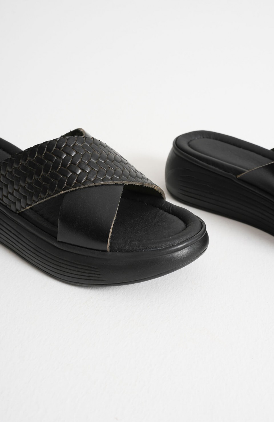 Siyah Hakiki Deri Terlik TR31MY53N Somersan Giyim | Kadın, Erkek ve Çocuk Moda