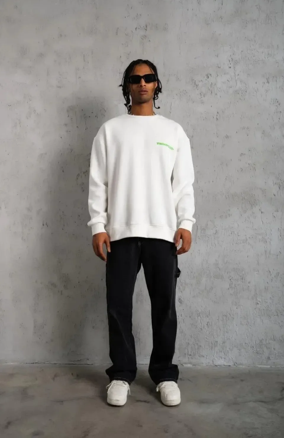 Erkek Oversize Sweatshirt – Beyaz Renk | Ön ve Sırt Baskılı, Üç İplik İçi Pamuklu Kumaş, Rahat Kalıp, Ribanalı Kışlık Sweat | Winagain Polizei Serisi - Beyaz