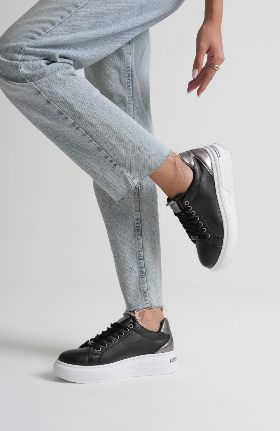 Platin Detaylı Siyah Kadın Spor Ayakkabı TR01MS03B Somersan Giyim | Kadın, Erkek ve Çocuk Moda