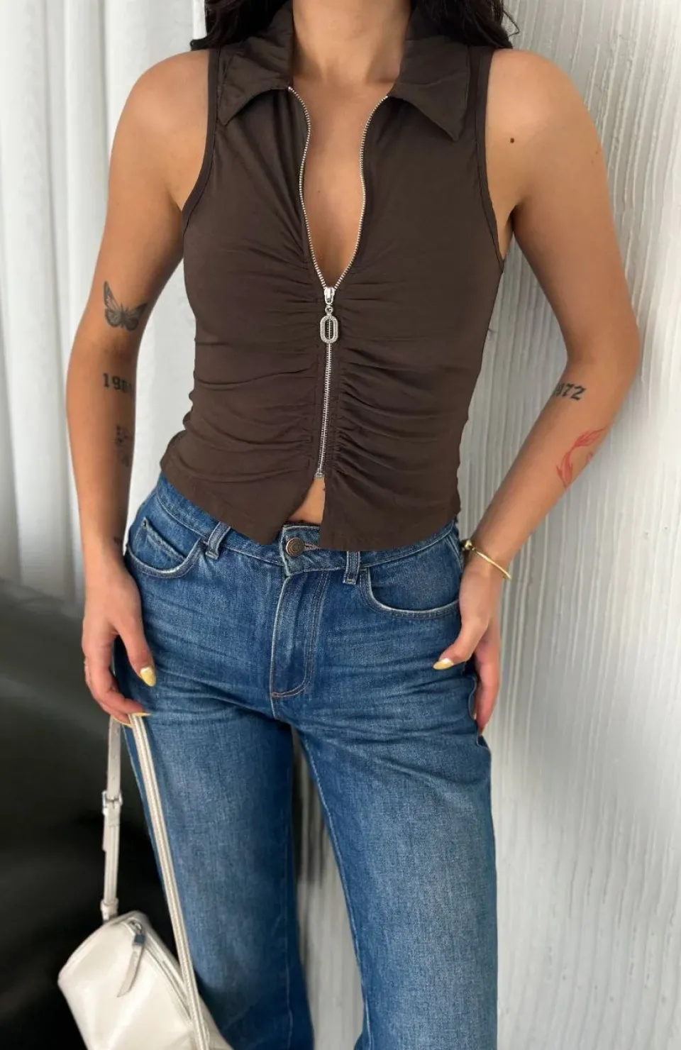 Yakalı Tam Fermuarlı Kolsuz Bluz - Kahverengi